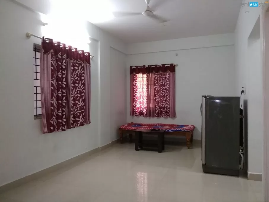 1 BHK Furnished Couple Friendly Flat near Indiranagar in Old Airport Road