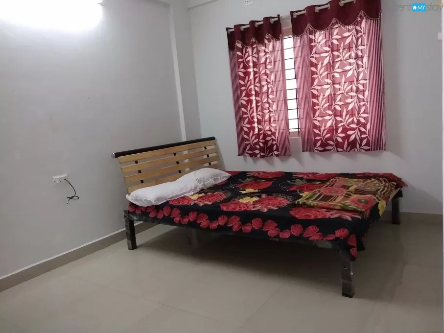 1 BHK Furnished Couple Friendly Flat near Indiranagar in Old Airport Road