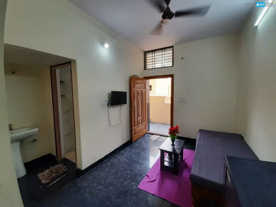 Fully Furnished Flat with Kitchen in HSR Layout in Koramangala