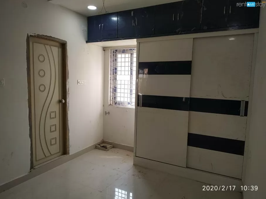 ONE BED ONE BATH FLAT AVAILABLE FOR RENT in hYDERABAD`