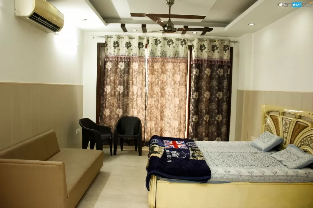 Royal Residency 4BHK Furnished Serviced Apartment-2min from Metro in New Delhi