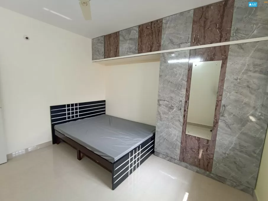Fullyfurnished couple friendly 1bhk flat in marahathalli for rent in Marathahalli