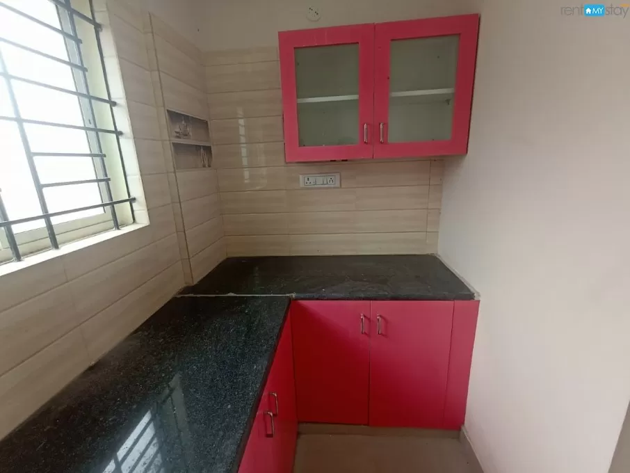 1bhk Semi furnished flat for rent in marahathalli in Marathahalli