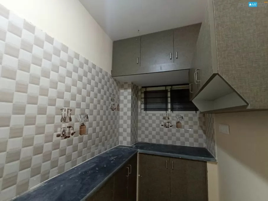 Semi furnished 1bhk Family friendly flat in marathahalli in Marathahalli