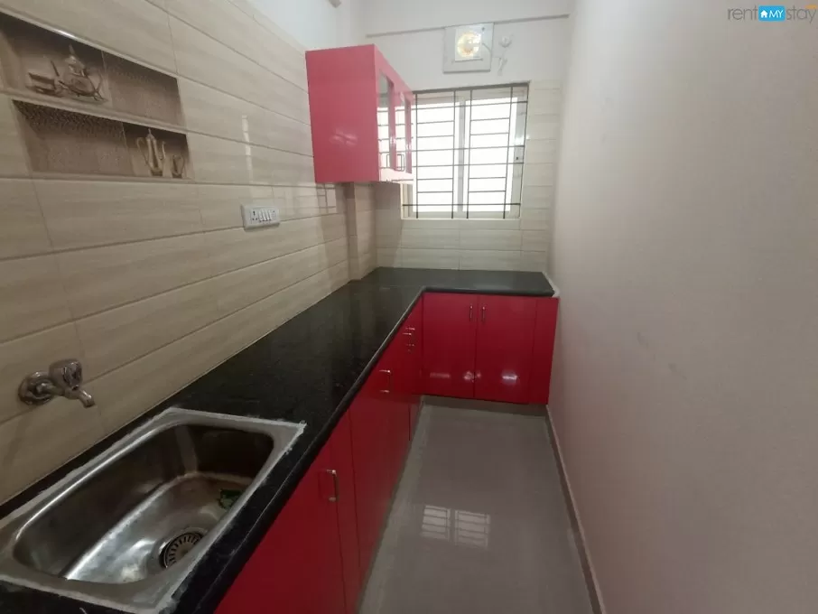 1BHK semi furnished flat in marathahalli in Marathahalli